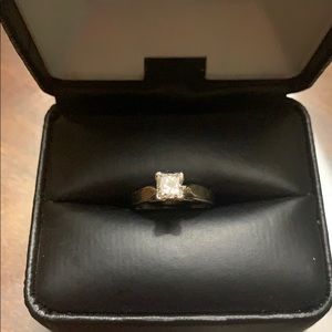 Natural Diamond Ring 0.8 Karat 10k gold